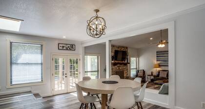 ★The Oasis ★ Restful Retreat on 1 Acre w/ Pool ★