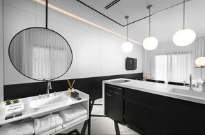 冷蔵庫、電子レンジ、コンロ、電気ポット