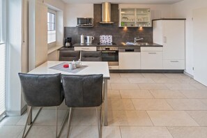 Refrigerador, microondas, horno, lavavajillas