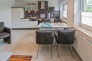 Fridge, microwave, oven, dishwasher - Vacation apartment Seeadler (Bensersiel)