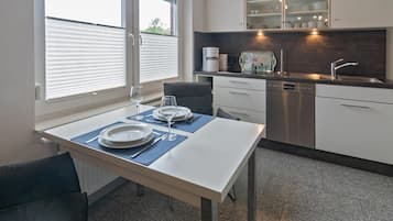 Frigorifero, microonde, lavastoviglie, macchina per tè/caffè