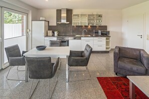 ثلاجة، ميكروويف، فرن، غسالة أطباق