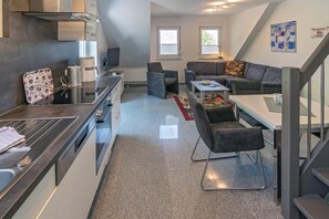 Kühlschrank, Mikrowelle, Ofen, Geschirrspüler