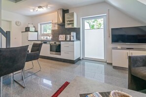 Kühlschrank, Mikrowelle, Ofen, Geschirrspüler