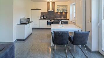 Frigorifero, microonde, forno, lavastoviglie