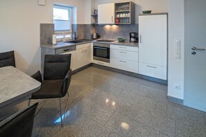 Réfrigérateur, micro-ondes, four, lave-vaisselle