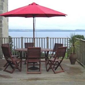 Outdoor dining - Seaside Cottage - Stunning Sea Views, Near Beach (Porthpean)