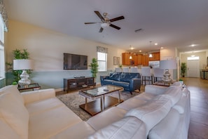 House, Multiple Beds (Luxury & Fun at Champions Gate) | Living room