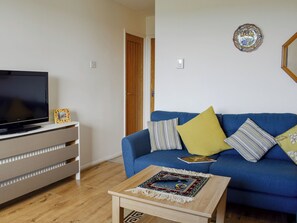 TV - 2 bedroom accommodation in Freshwater (Freshwater)