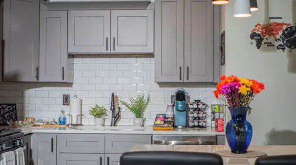 Fridge, microwave, stovetop, dishwasher