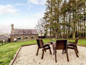 Outdoor dining - Shawdon Hill Coach House (Alnwick)