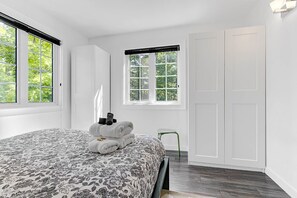 2 bedrooms, desk, iron/ironing board, travel cot - Vignoble du Domaine des 3 Moulins à 20 Min. de Qc (Neuville)