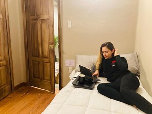 Quarto básico | Wi-Fi de cortesia, roupa de cama
