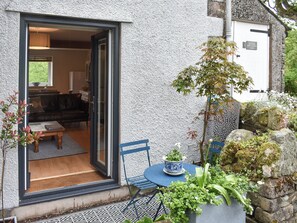 Outdoor dining - Located in a rural location within easy reach of Threlkeld and Keswick. (Threlkeld, near Keswick)