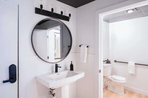 Deluxe Room, Accessible | Blackout curtains, iron/ironing board, free WiFi, bed sheets