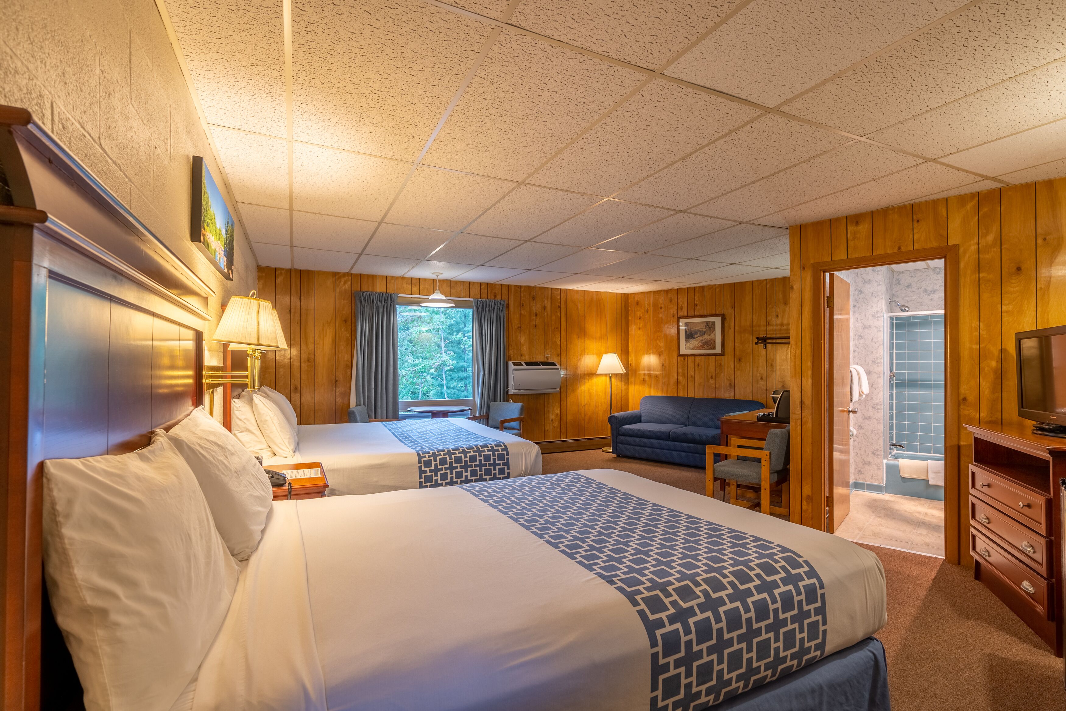 Shaheen's Adirondack Inn, Tupper Lake Reviews & Hotel Deals Book at