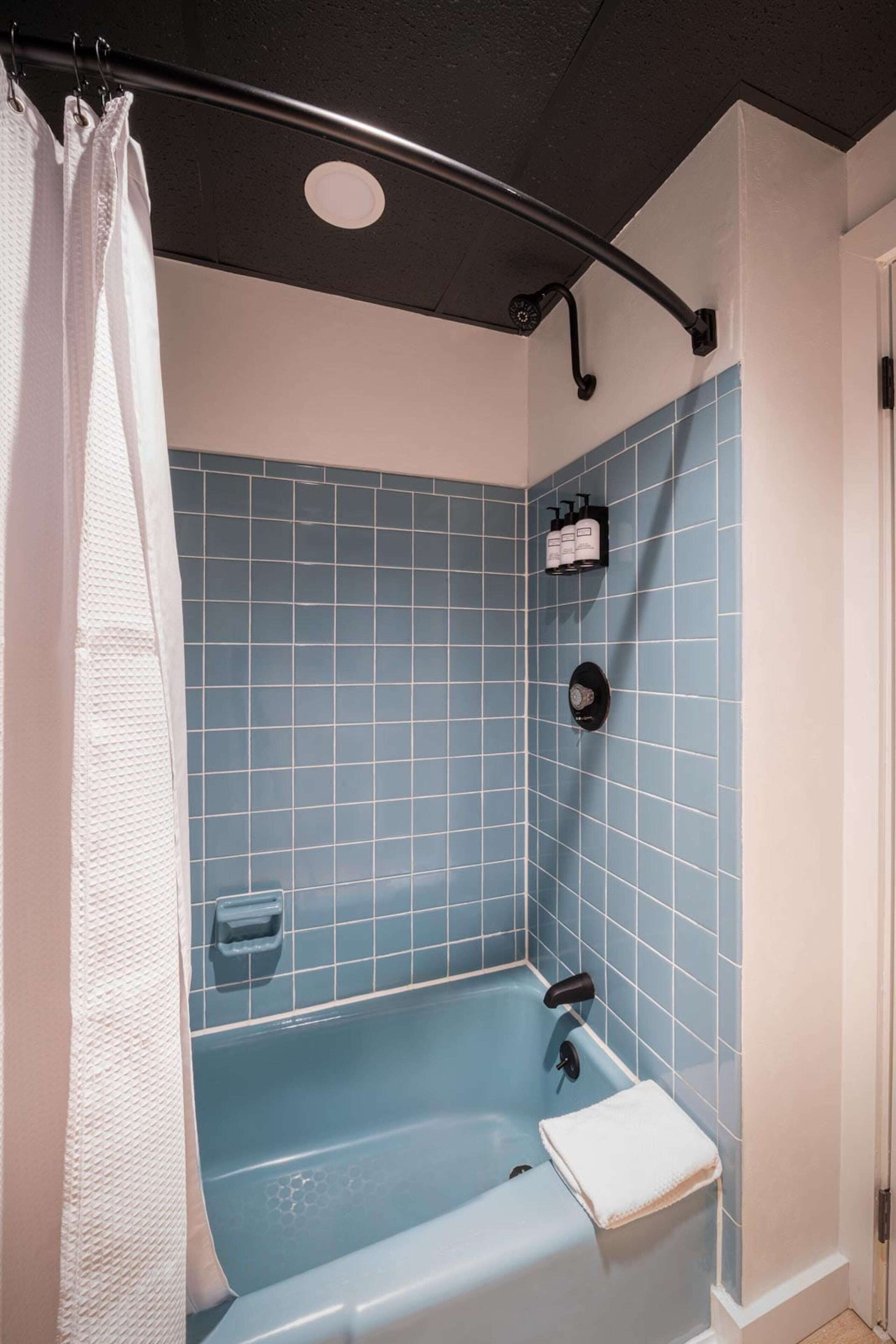 separate bathtub and shower, hair dryer, towels