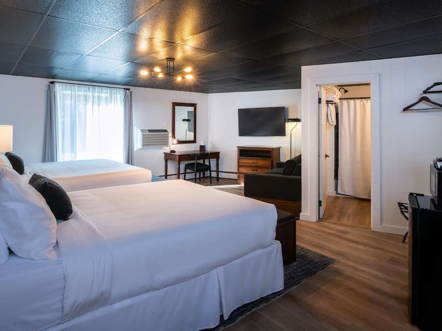 Deluxe-Zimmer, Mehrere Betten | Verdunkelungsvorhänge, Bügeleisen/Bügelbrett, kostenloses WLAN