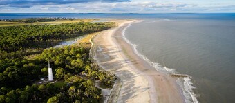 New - Flirty Flamingo Bungalow - close to downtown