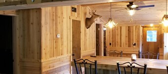 Walhalla Cabin w/hot tub located between Ludington and Baldwin near PM River. 
