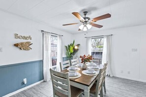 Dining - Step Free Beach Retreat With Cowboy Pool and Pack N Play (Galveston)