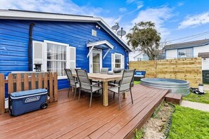 Outdoor dining - Heated Cowboy Pool and Step Free Beach Retreat (Galveston)