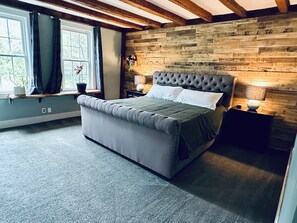 5 chambres, bureau, fer et planche à repasser, accès au Wi-Fi (inclus)