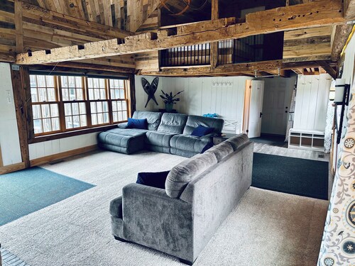 Sprawling Updated Farmhouse w/ huge backyard & firepit 5⭐️