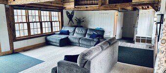 Sprawling Updated Farmhouse w/ huge backyard & firepit 5⭐️