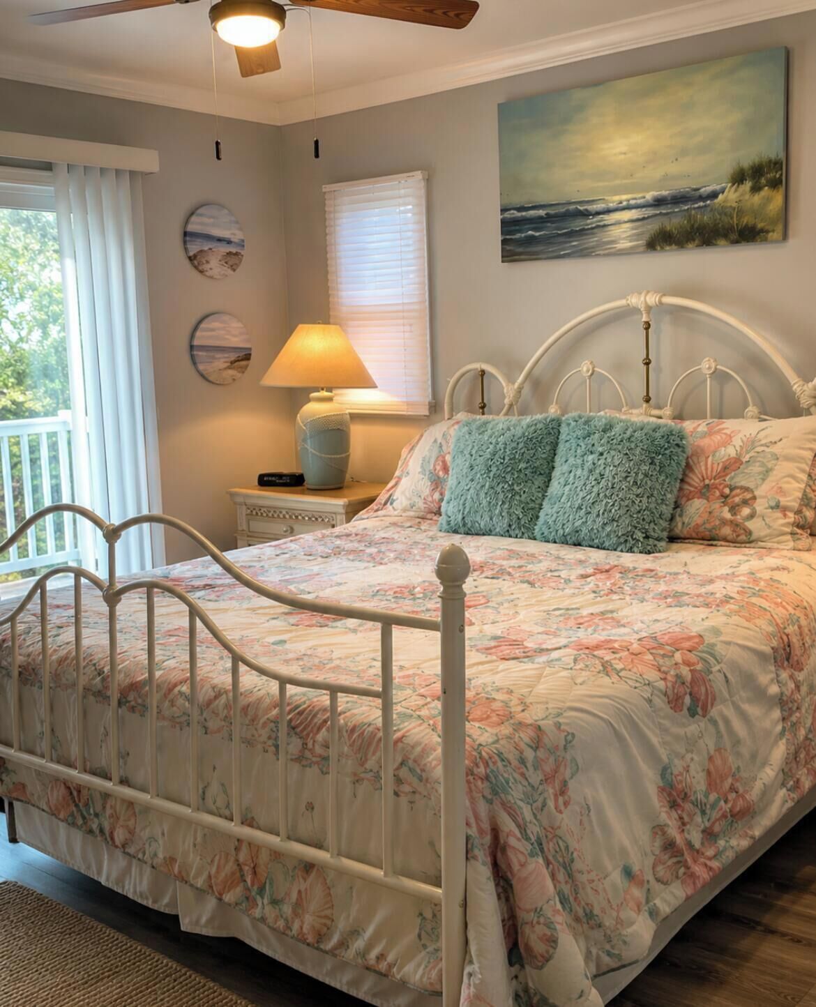 2 bedrooms, in-room safe, desk, iron/ironing board