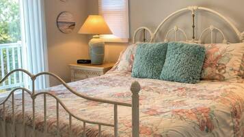 2 bedrooms, in-room safe, desk, iron/ironing board