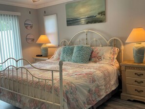 2 bedrooms, in-room safe, desk, iron/ironing board