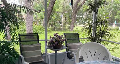 Warm and cozy home in quiet neighborhood!! LLC