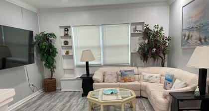 Warm and cozy home in quiet neighborhood!!<br>