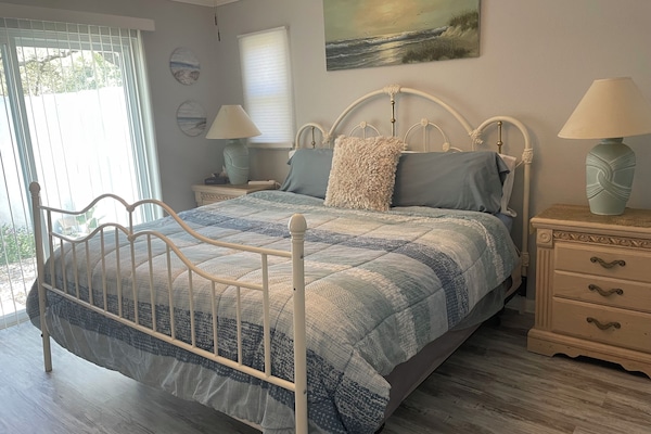 Master bedroom king bed