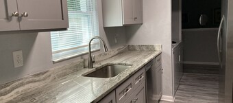 Warm and cozy home in quiet neighborhood!! LLC