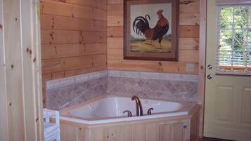 Douche, baignoire à jets, sèche-cheveux