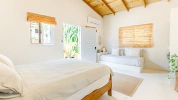 Décoration personnalisée, fer et planche à repasser, Wi-Fi gratuit