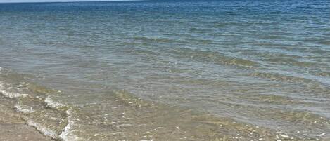 Plage, chaises longues, serviettes de plage