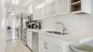 冰箱、微波炉、烤箱、炉灶