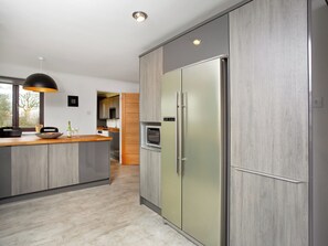 Dishwasher, highchair - 4 bedroom accommodation in Blackdown Hills, near Culmstock (Blackdown Hills, near Culmstock)