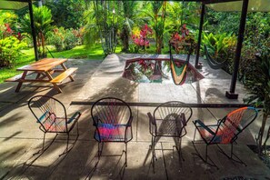 Outdoor dining - Walk to the Beach~Chill by the Pool (Puntarenas Province)