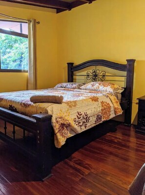 1 chambre, coffres-forts dans les chambres, bureau, Wi-Fi gratuit