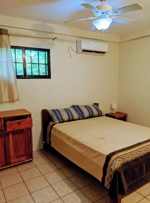 1 habitación, escritorio, wifi gratis y ropa de cama 