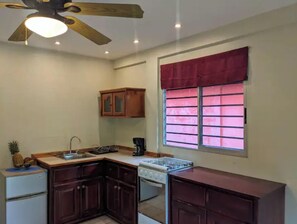 Kjøleskap, ovn og kokeplater