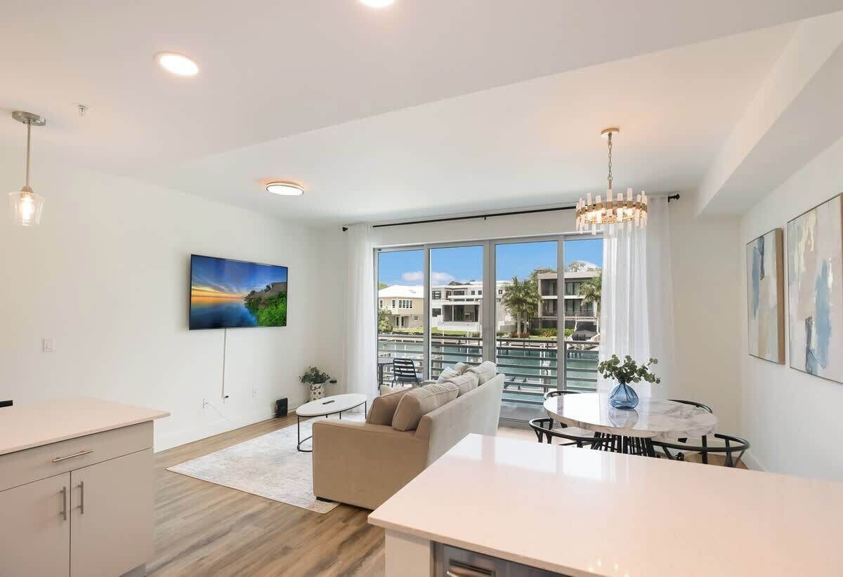 Waterfront Condo W/ Kayaks, Resort Pool, Sarasota - Sarasota, FL