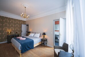 3 bedrooms, in-room safe, iron/ironing board, travel crib