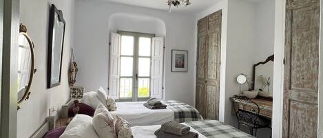 5 habitaciones, wifi y ropa de cama