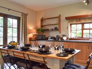 Dining - 3 bedroom accommodation in Hotham, near Beverley (Hotham, near Beverley)