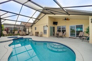 Ulkouima-allas, aurinkotuoleja